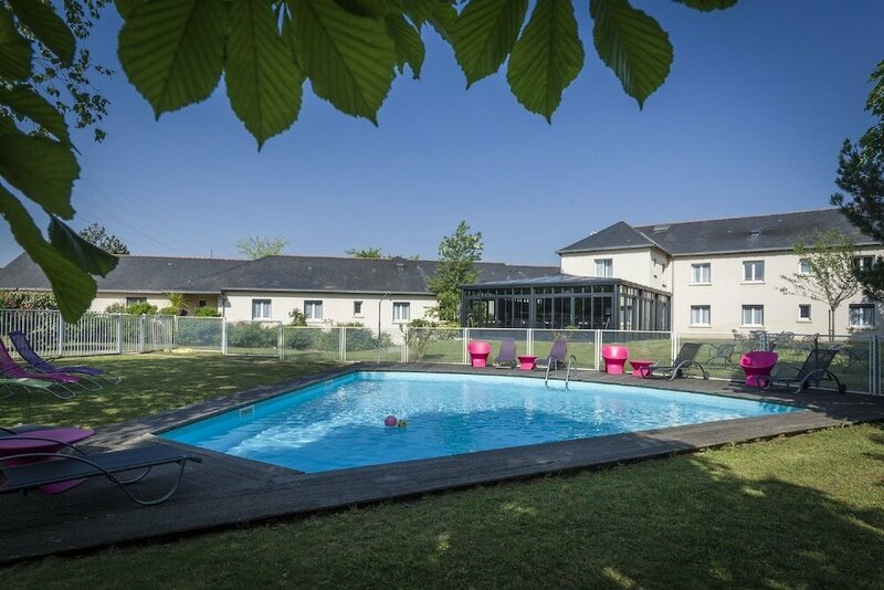 Гостиница The Originals City, Hôtel La Saulaie, Saumur Ouest