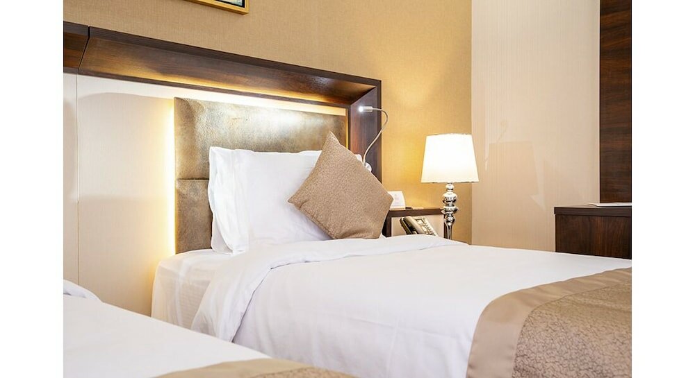 Фото Crown Rose Hotel