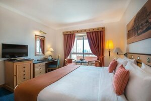 Гостиница Hotel Holiday International