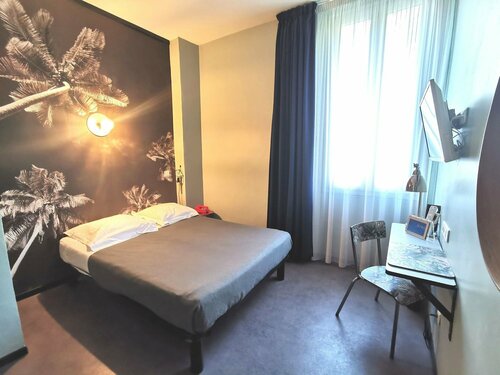 Гостиница Hotel Alnea в Каннах
