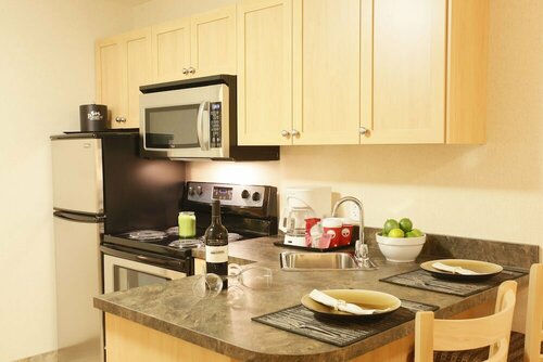 Гостиница Pomeroy Inn & Suites Hotel Dawson Creek в Досон-Крик