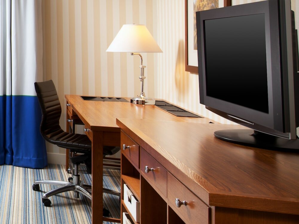 Фото Four Points by Sheraton Bakersfield