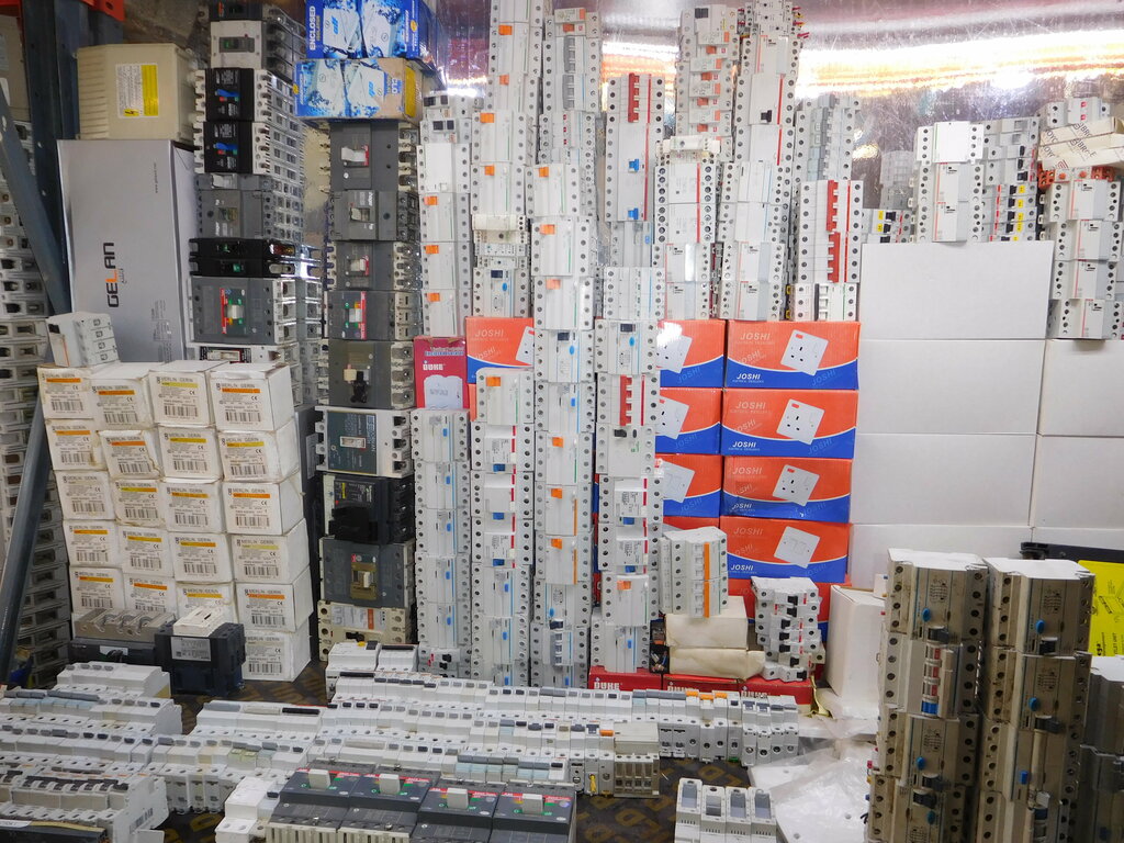 Electronic devices and components Al Lama Electronics, Sharjah, photo