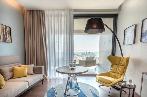 Гостиница Radisson Blu Hotel Larnaca в Ларнаке