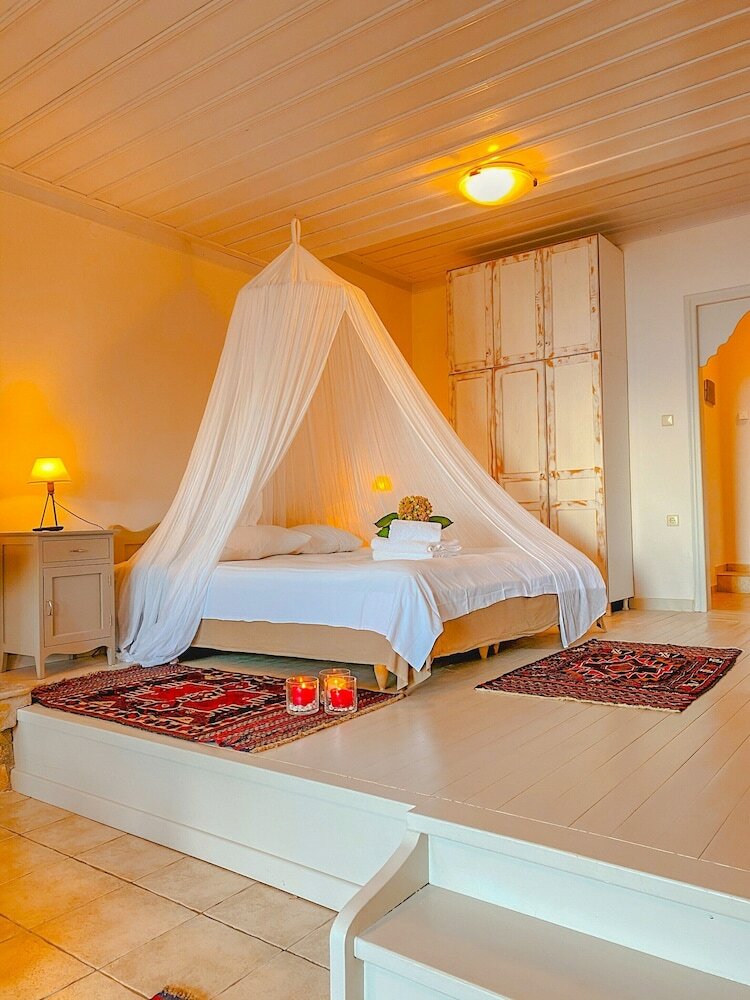 Фото Palia Damouchari