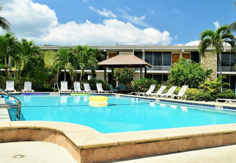 Гостиница Dolphin Key Resort в Кейп Корал