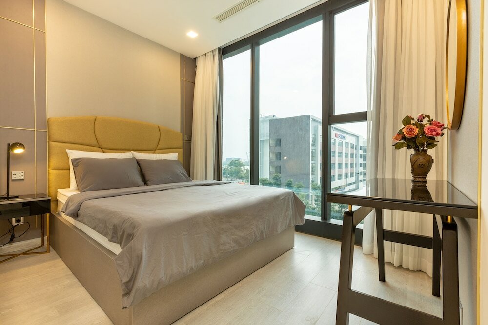 Фото Oasis Vinhome Golden River Apt