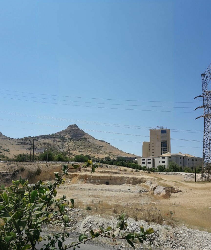 Primary school Cavuslu Ilkogretim Okulu, Midyat, photo