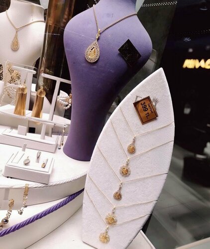 Ece Sarraf Fotoğraf 1