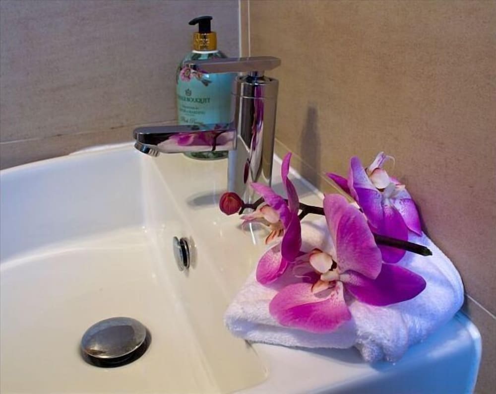 Фото Lakeview Guest House