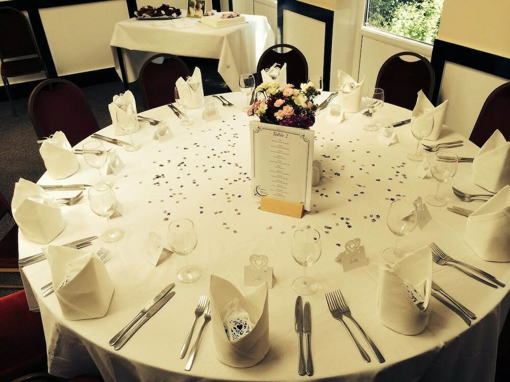 Фото The Lawns Hotel