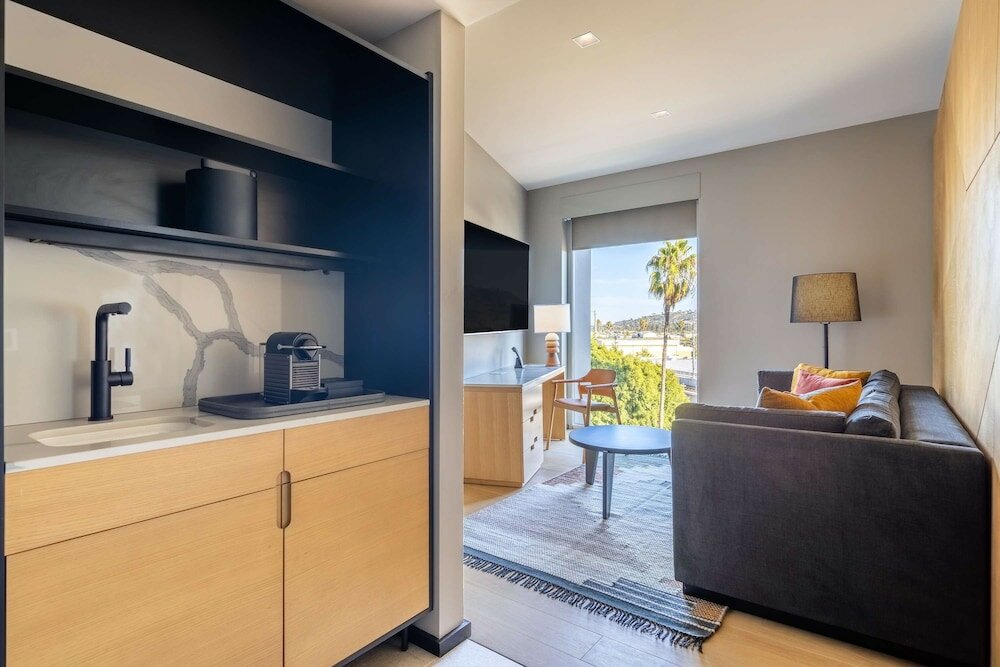 Фото The Shay, a Destination by Hyatt Hotel