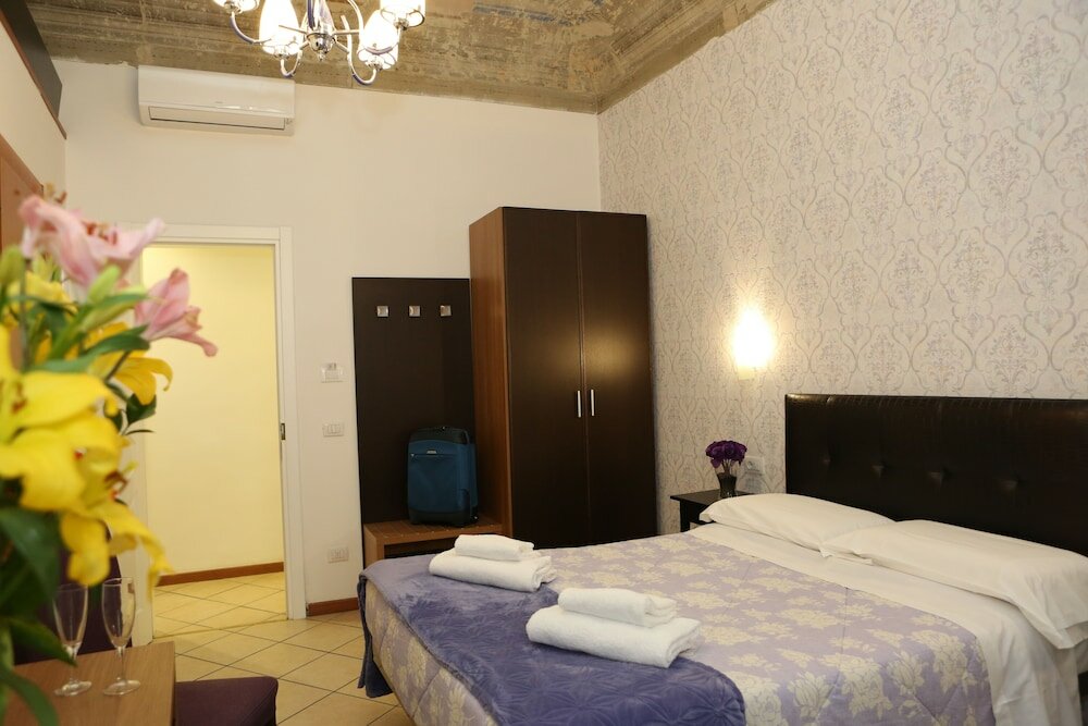 Фото Adelaide House