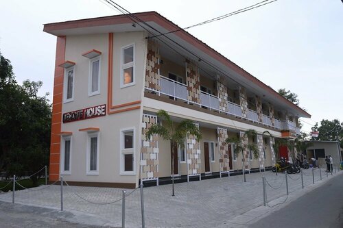 Гостиница Denofe House в Чиребоне