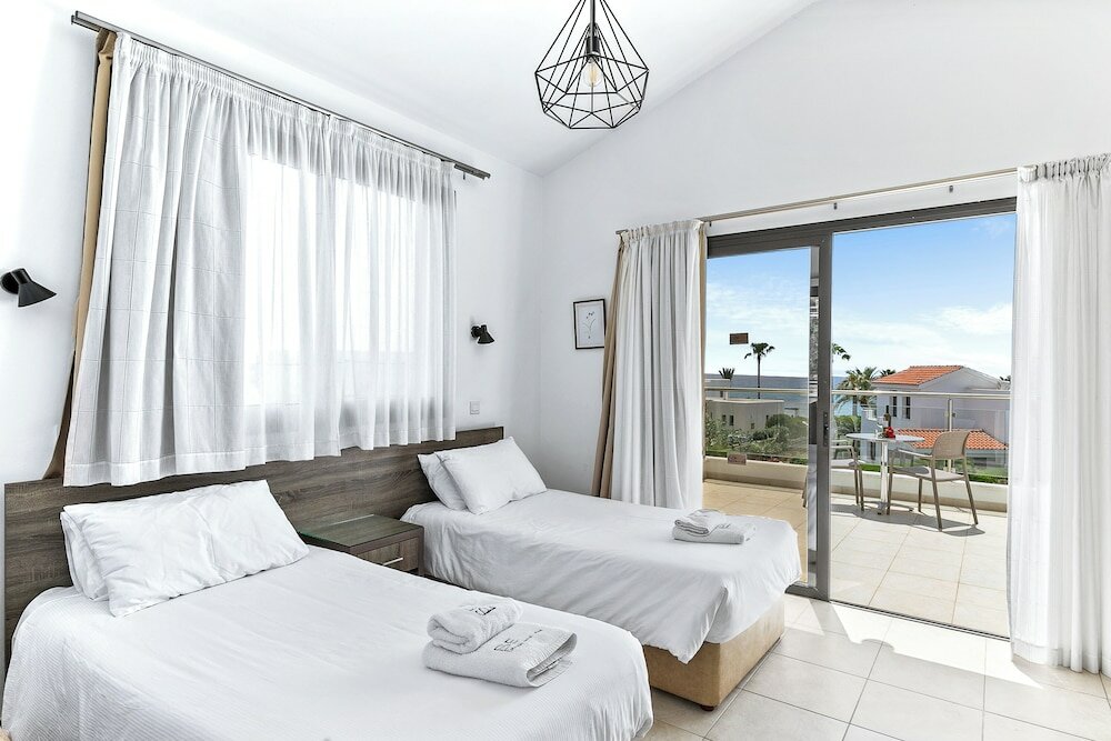 Фото Platzia Beach Villas