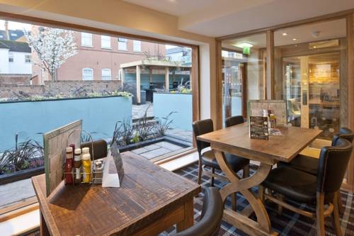 Фото The Queen Hotel Wetherspoon