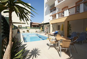 Фото Irini Apartments