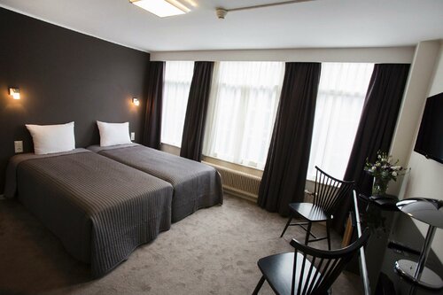 Гостиница Quentin Golden Bear Hotel в Амстердаме