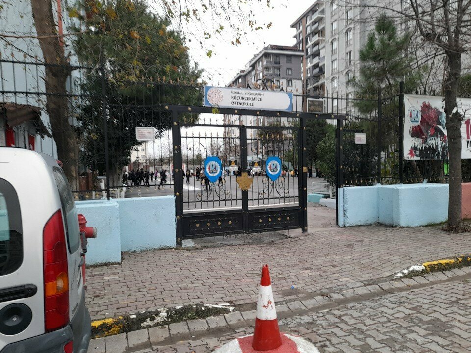 School Kucukcekmece Middle School, Istanbul, photo
