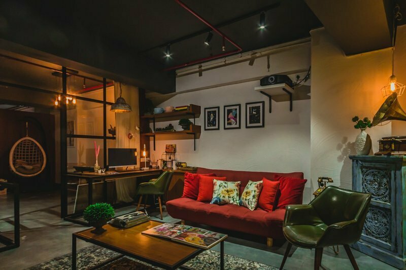 Projectors and multimedia equipment Elf Media, Abu Dhabi, photo