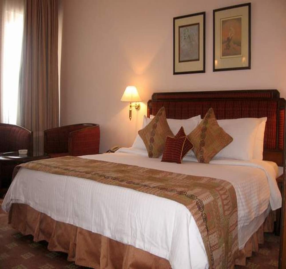 Фото Peerless Hotel Kolkata