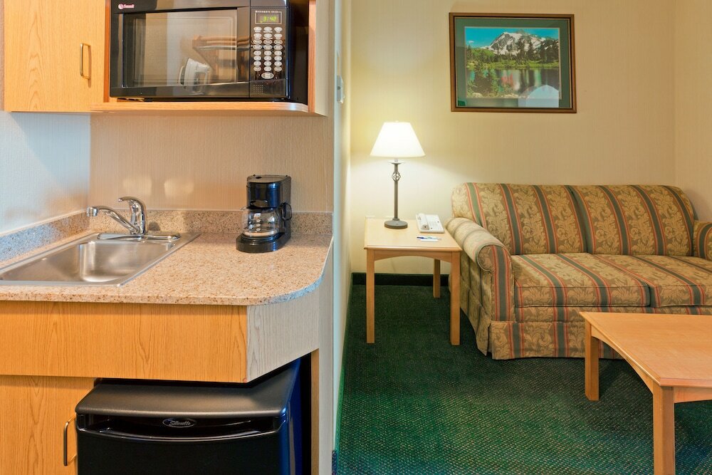 Фото Holiday Inn Express Hotel & Suites Watertown-Thousand Island, an Ihg Hotel