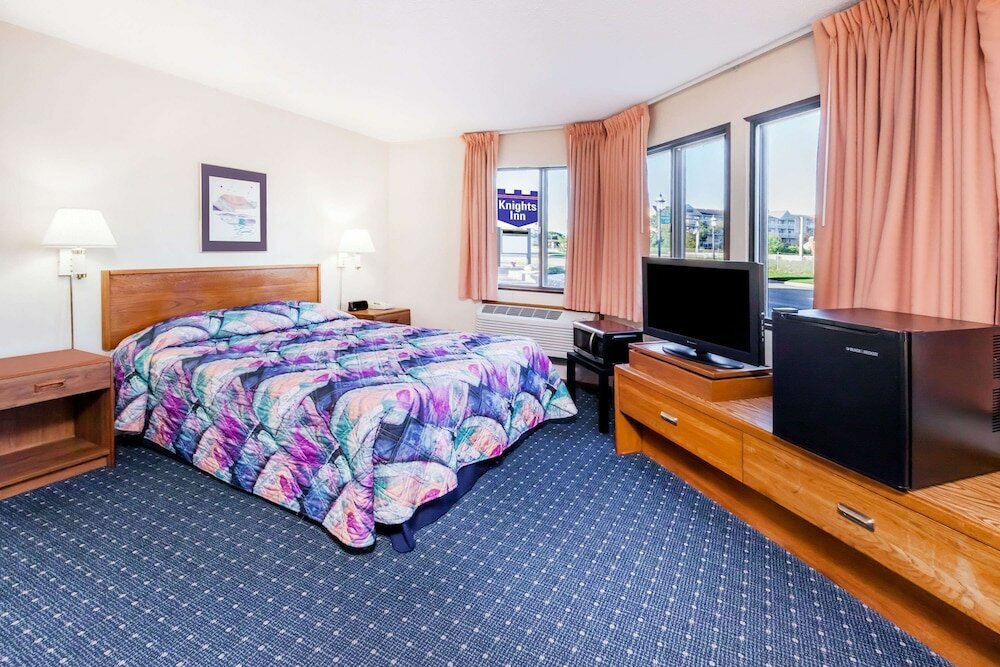 Фото Knights Inn Mackinaw City