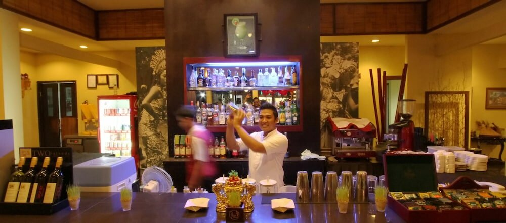 Фото Adhi Jaya Hotel