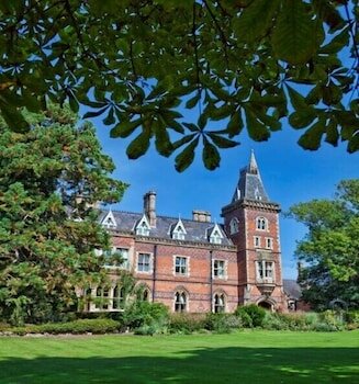 Фото Brownsover Hall Hotel