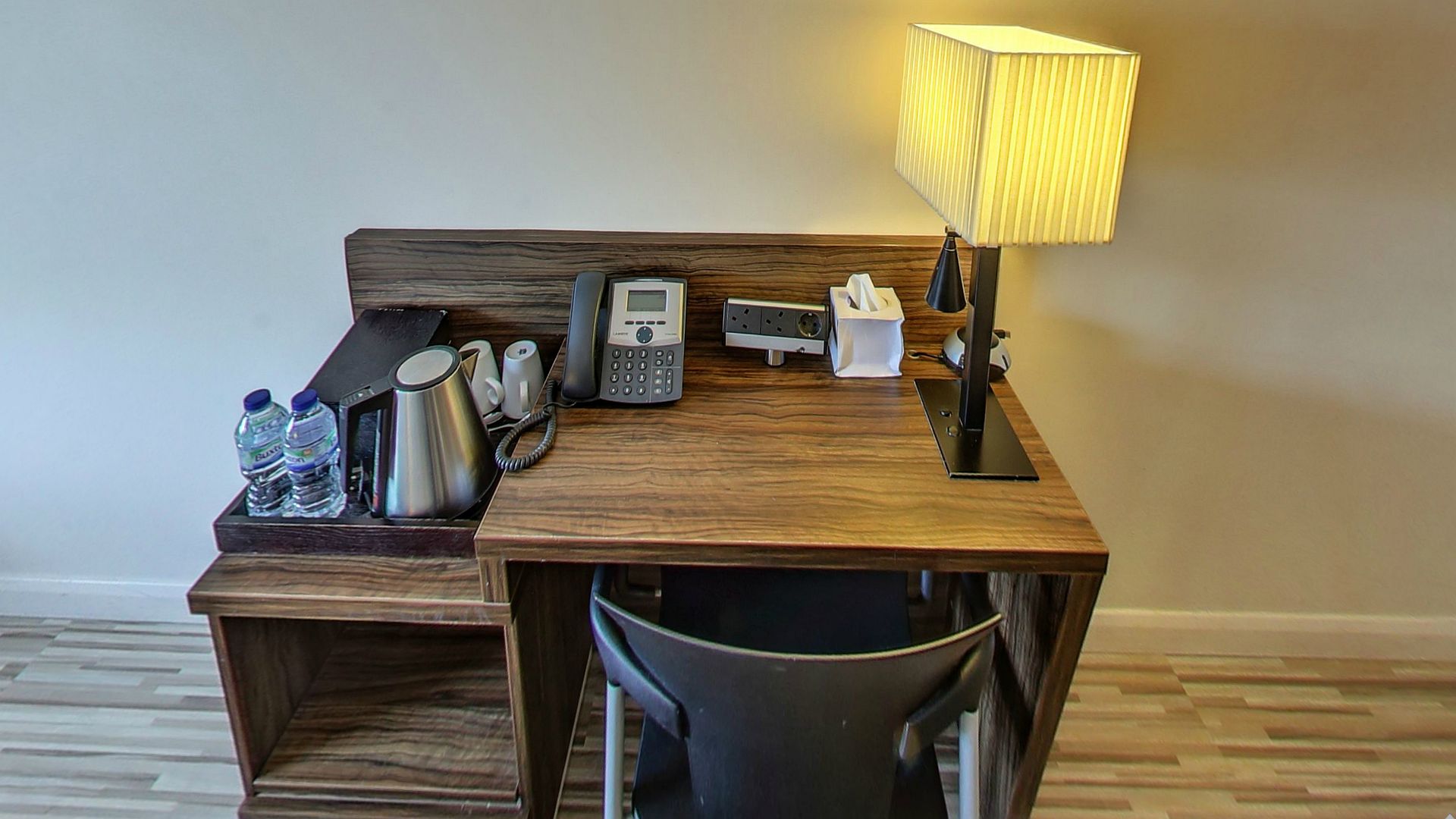 Фото Simply Rooms & Suites