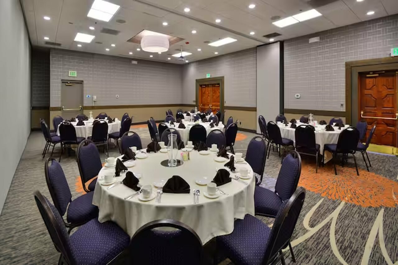 Фото Embassy Suites by Hilton Denver Central Park