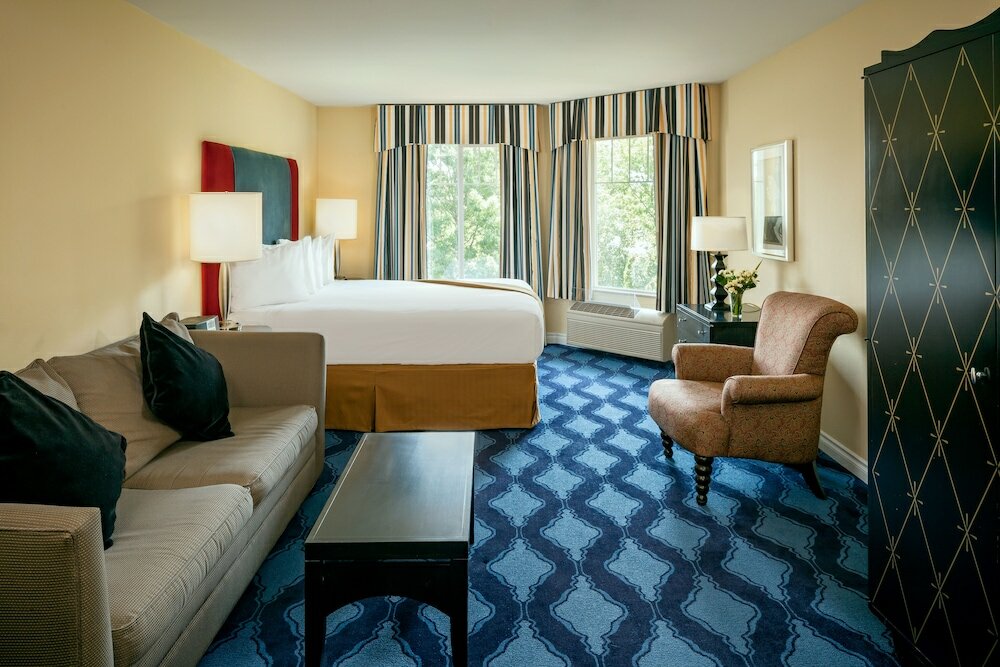 Фото Plaza Inn & Suites at Ashland Creek