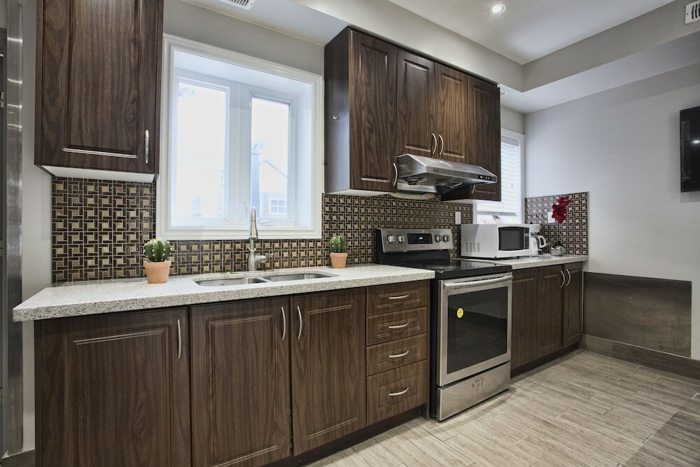 Фото Toronto Rooms and Suites