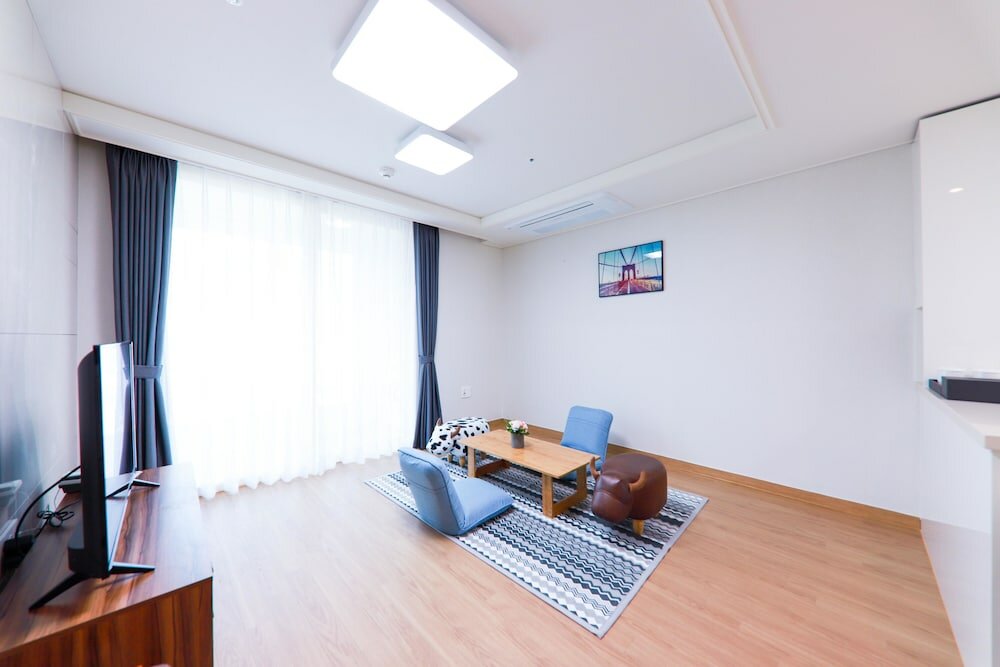 Фото Leeinstay Hotel