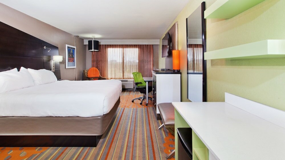 Фото Holiday Inn Express Atlanta Galleria - Ballpark Area, an Ihg Hotel