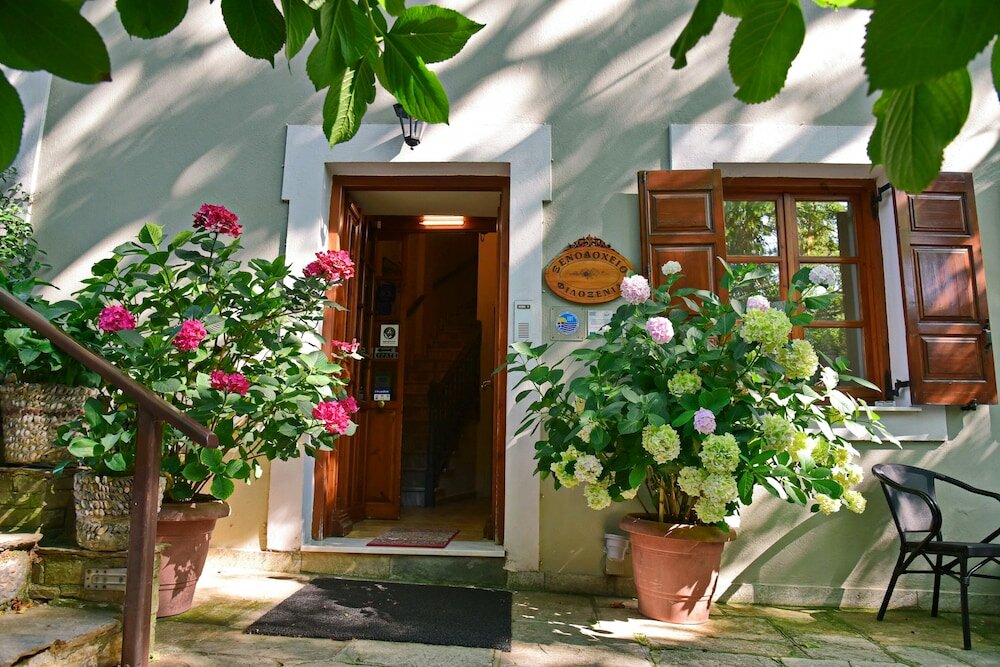 Фото отеля 1