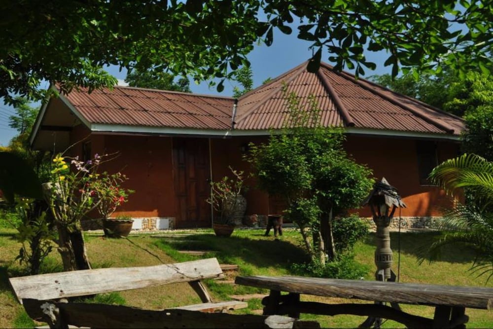 Фото Baandin Huaiphung Resort