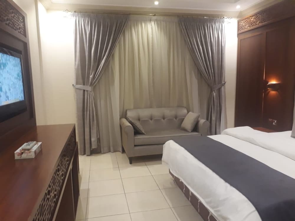Фото Safeer Jeddah Furnished Apartments