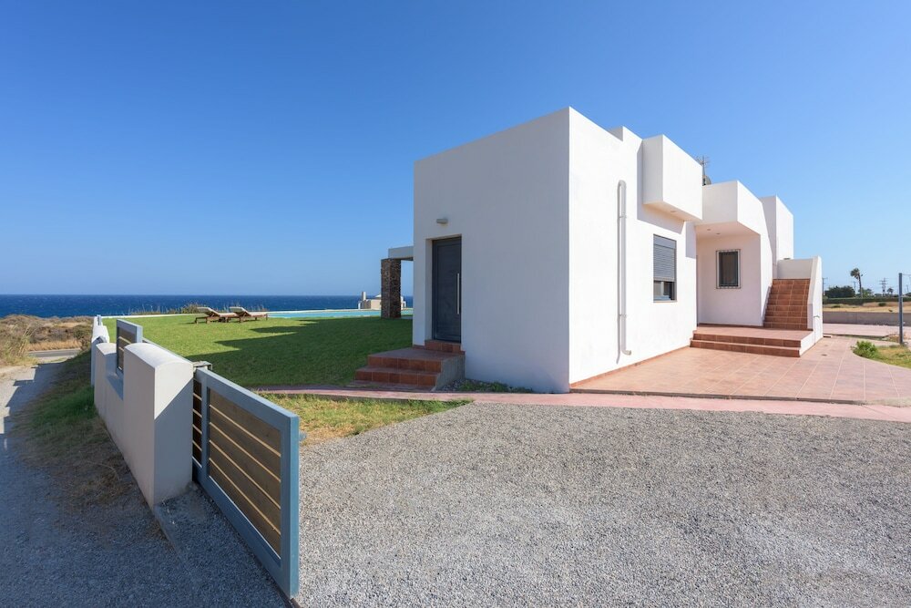 Фото Cristelia Luxury Sea Front & Pool Villa