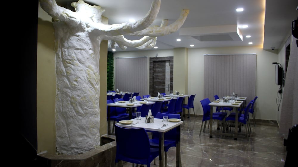 Фото Hotel Shreemoyee Inn