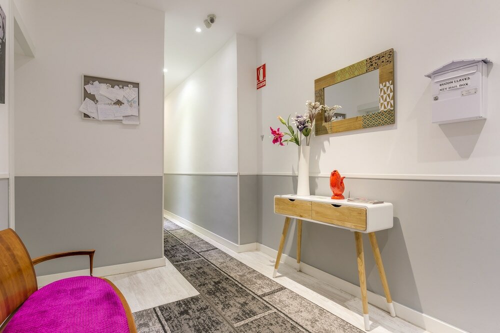 Фото Hostal Met Madrid