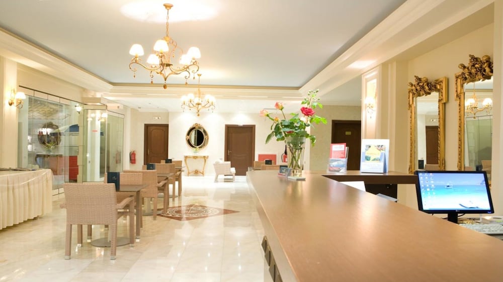 Фото Royal Nidri Hotel & Apartments