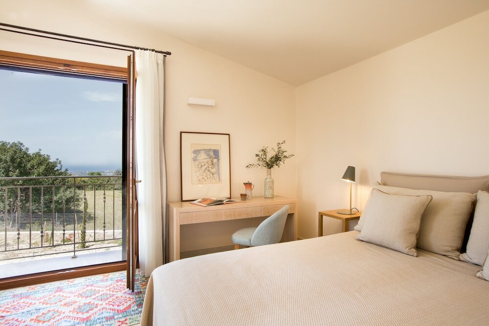 Фото Kapsaliana Village Hotel