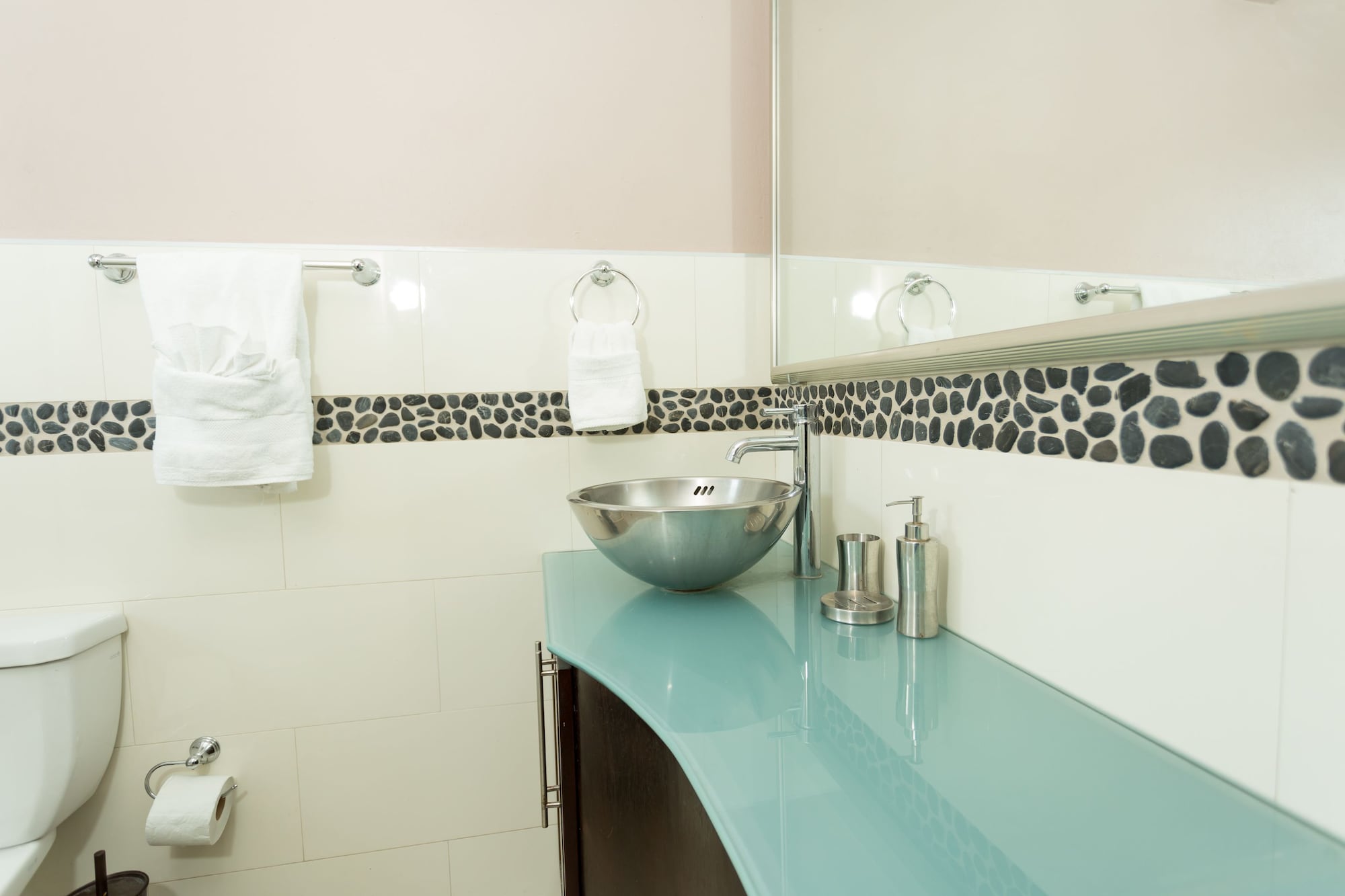 Фото New Kingston Ca Guest Apartment VI