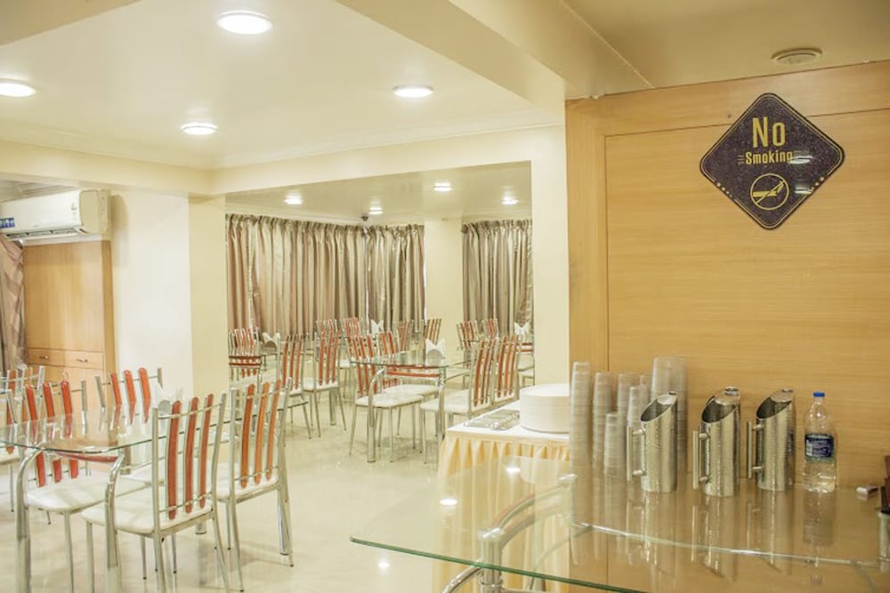 Фото Hotel Orchard Pune