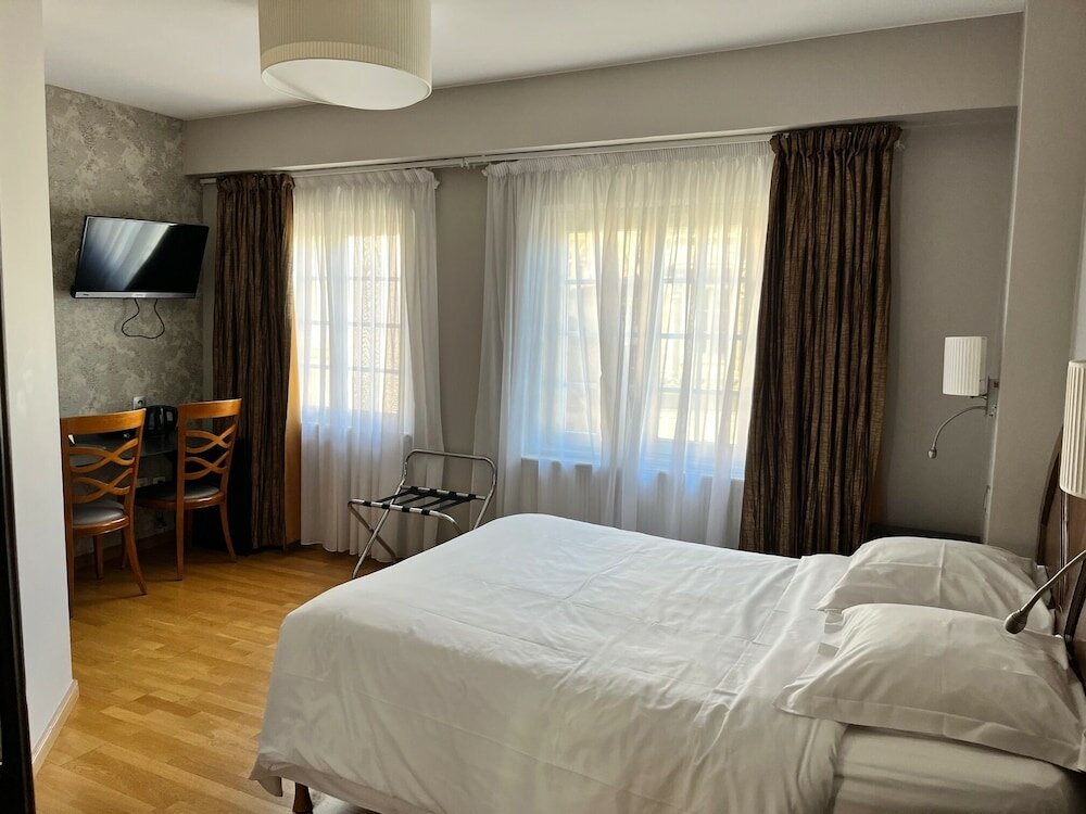 Фото Logis Hôtel Au Cerf d'Or