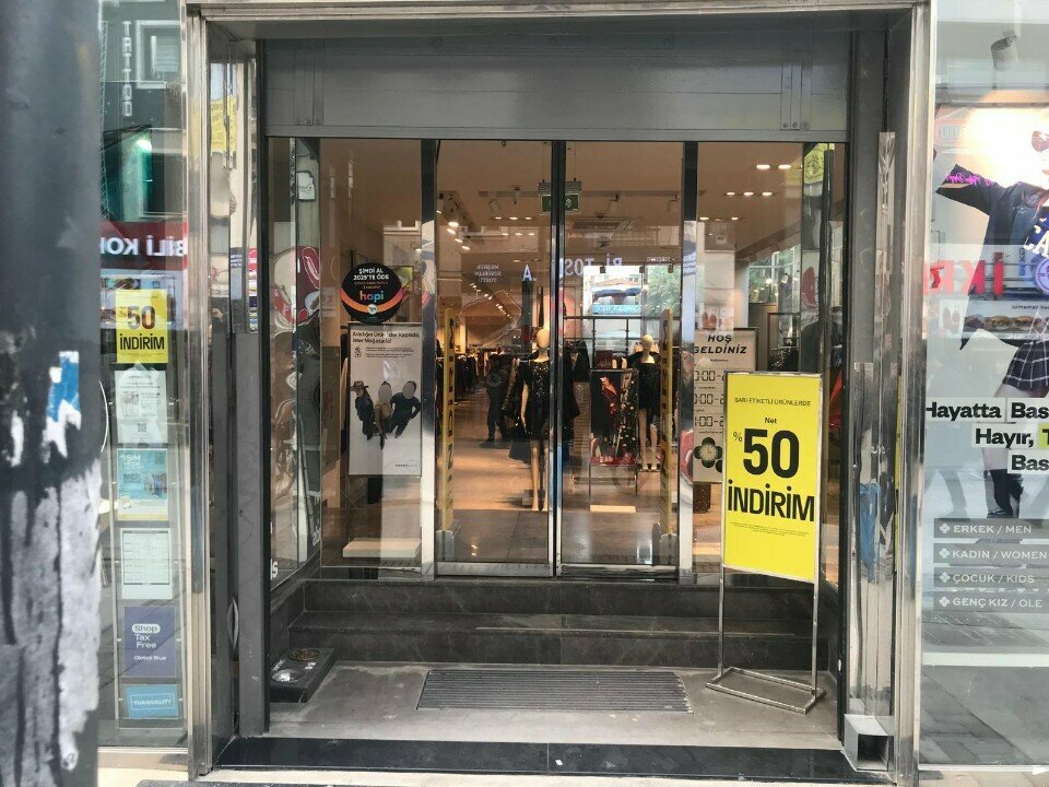 Clothing store Koton, Izmir, photo