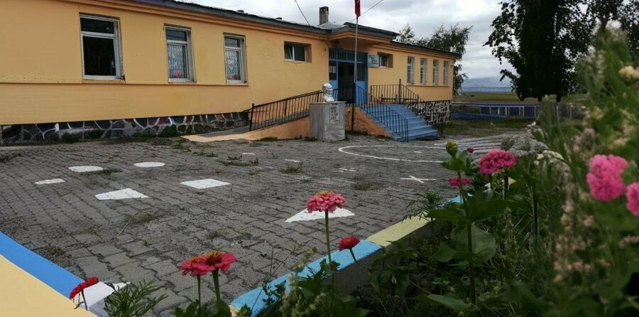 School Independence Middle School, Kars, photo