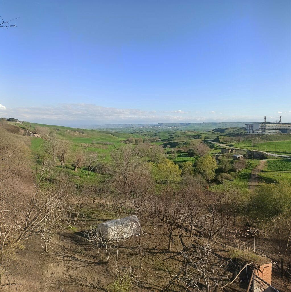 School Bilek Middle School, Besiri, photo