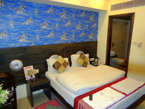 Фото Hotel Guruvas Inn